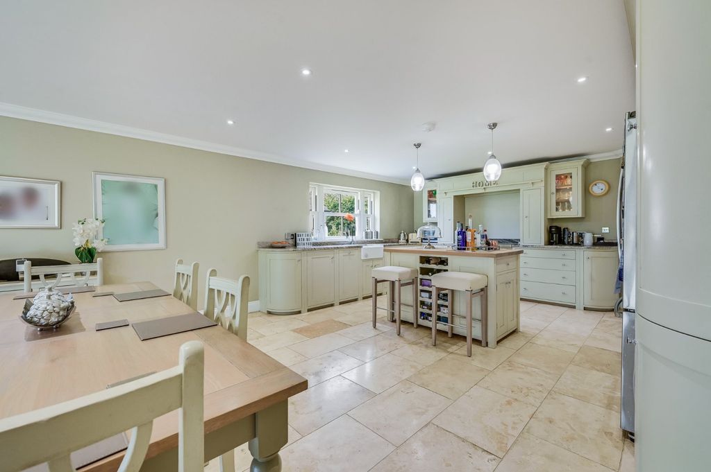 Property photo 3 of 23 Kitchen/Dining Room