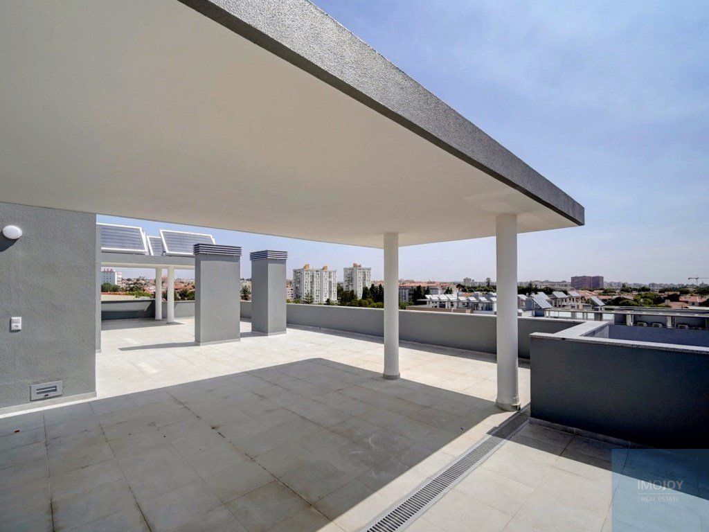 Property photo 1 of 40 3 Bedroom Flat In Parede