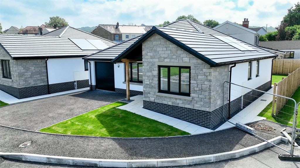 Property photo 3 of 19 Nick 2-2737.Jpg