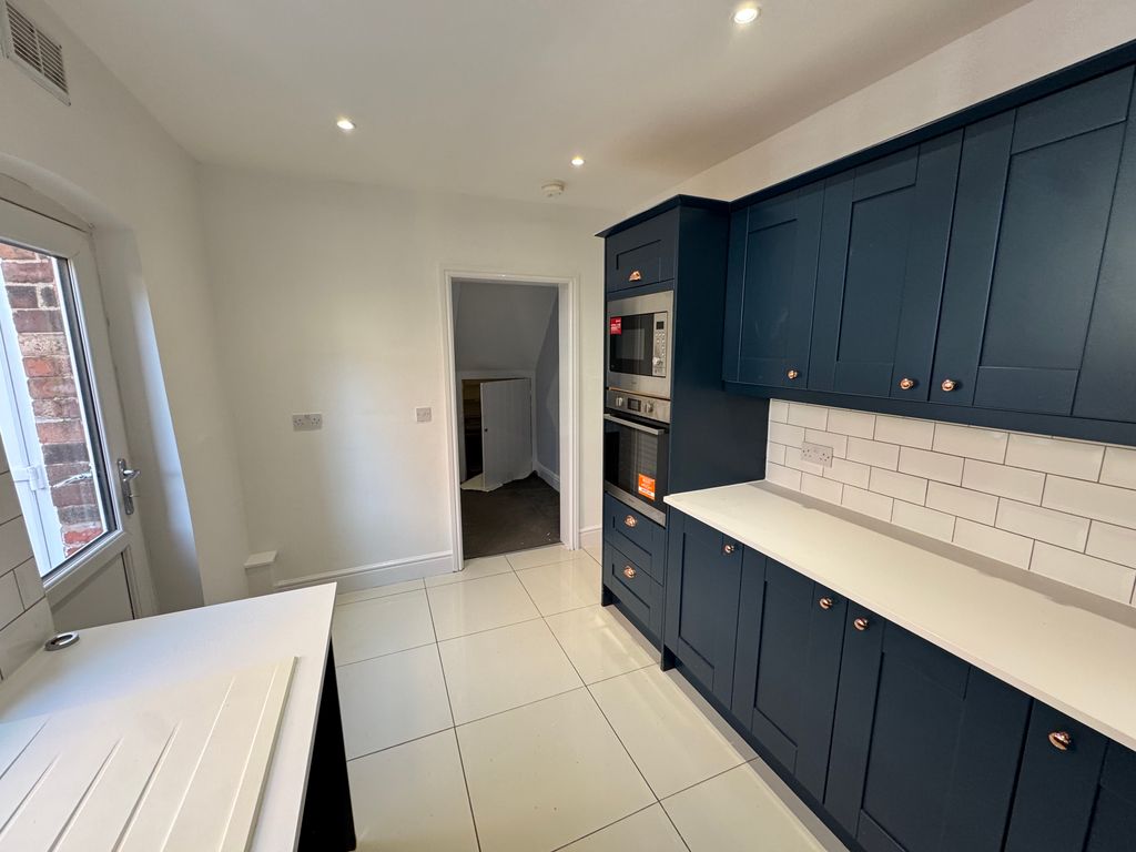 Property photo 3 of 13 Kitchen