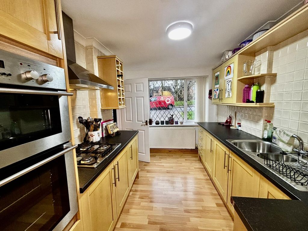 Property photo 2 of 18 Kitchen