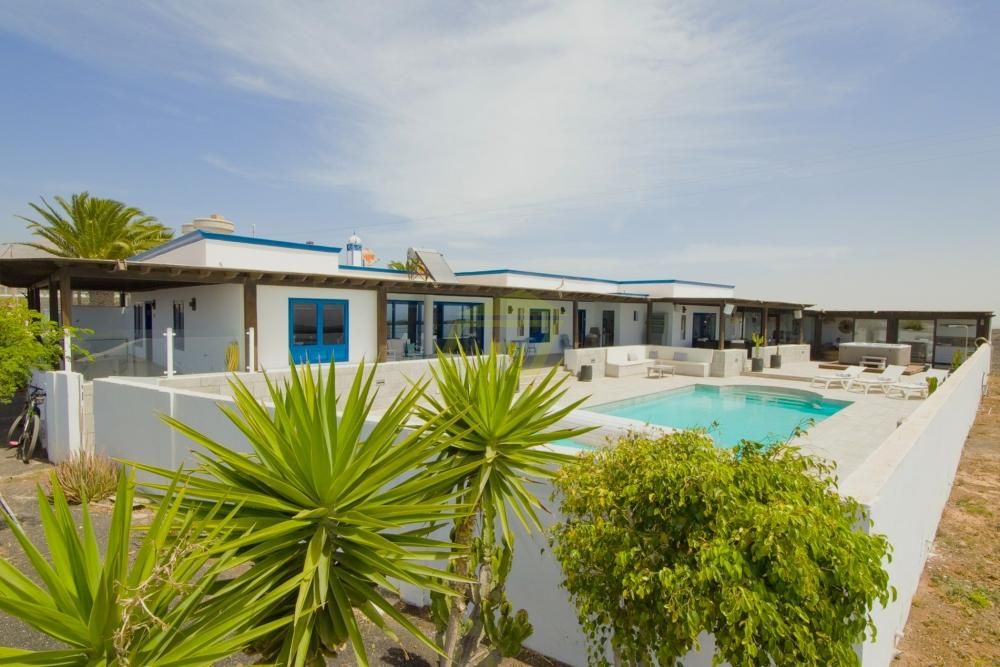 Property photo 1 of 27