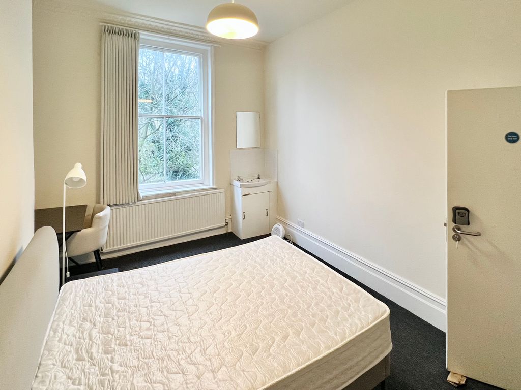 Property photo 2 of 27