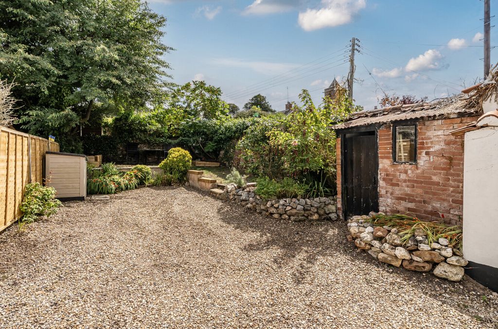 Property photo 2 of 19 Parking/Garden