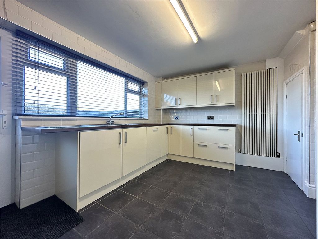 Property photo 2 of 13 Picture No. 12