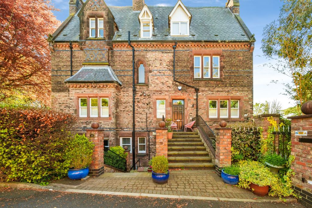 Property photo 3 of 15 Entrance