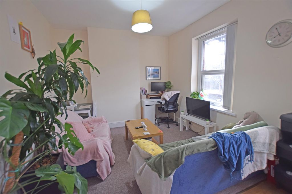 Property photo 2 of 10 Lounge.Jpg