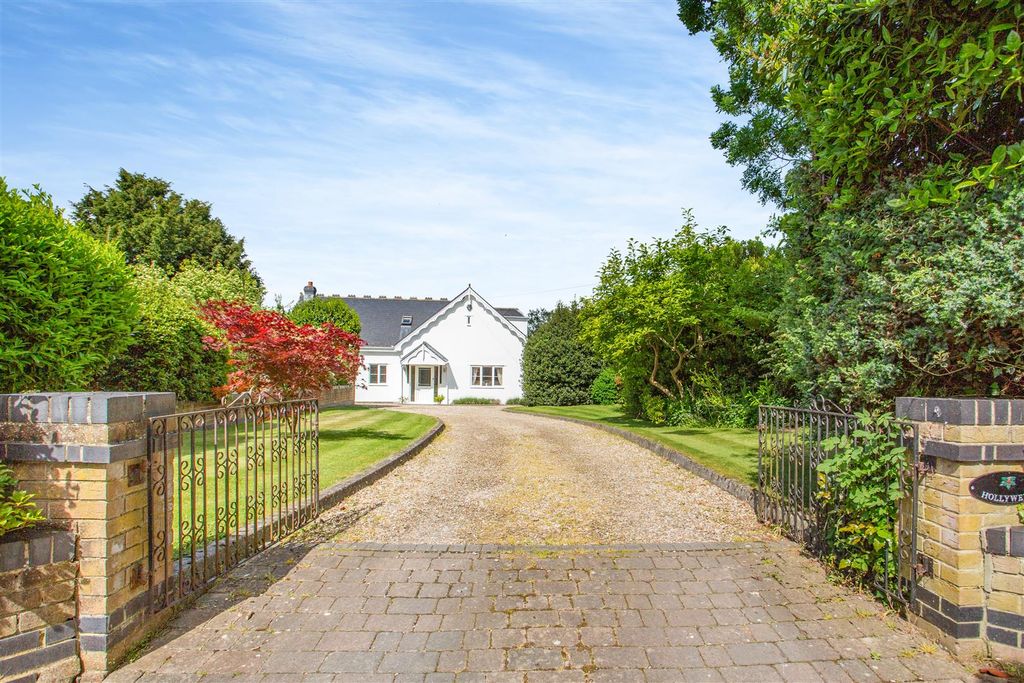Property photo 1 of 36 Driveway