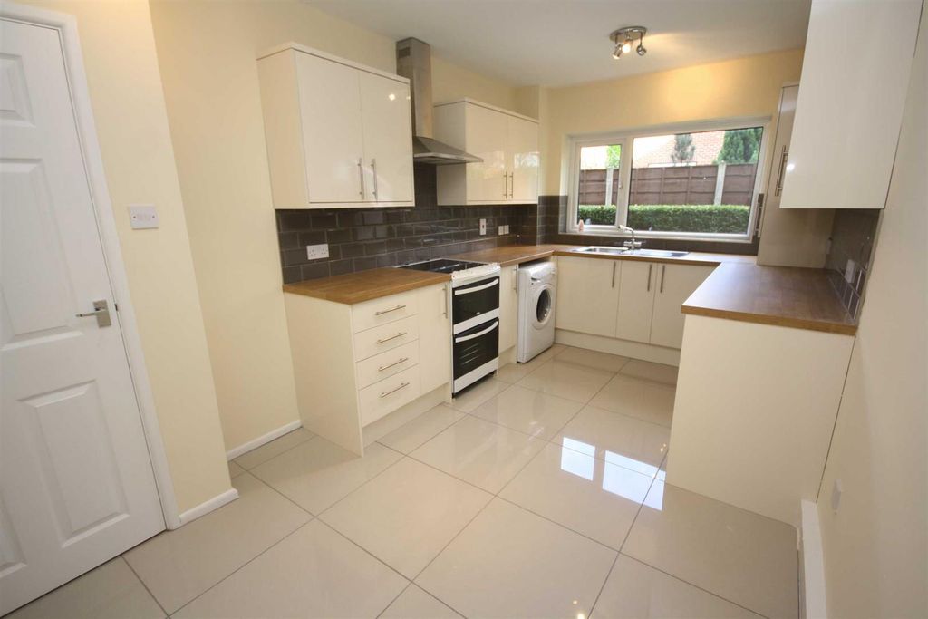 Property photo 2 of 9 Kitchen
