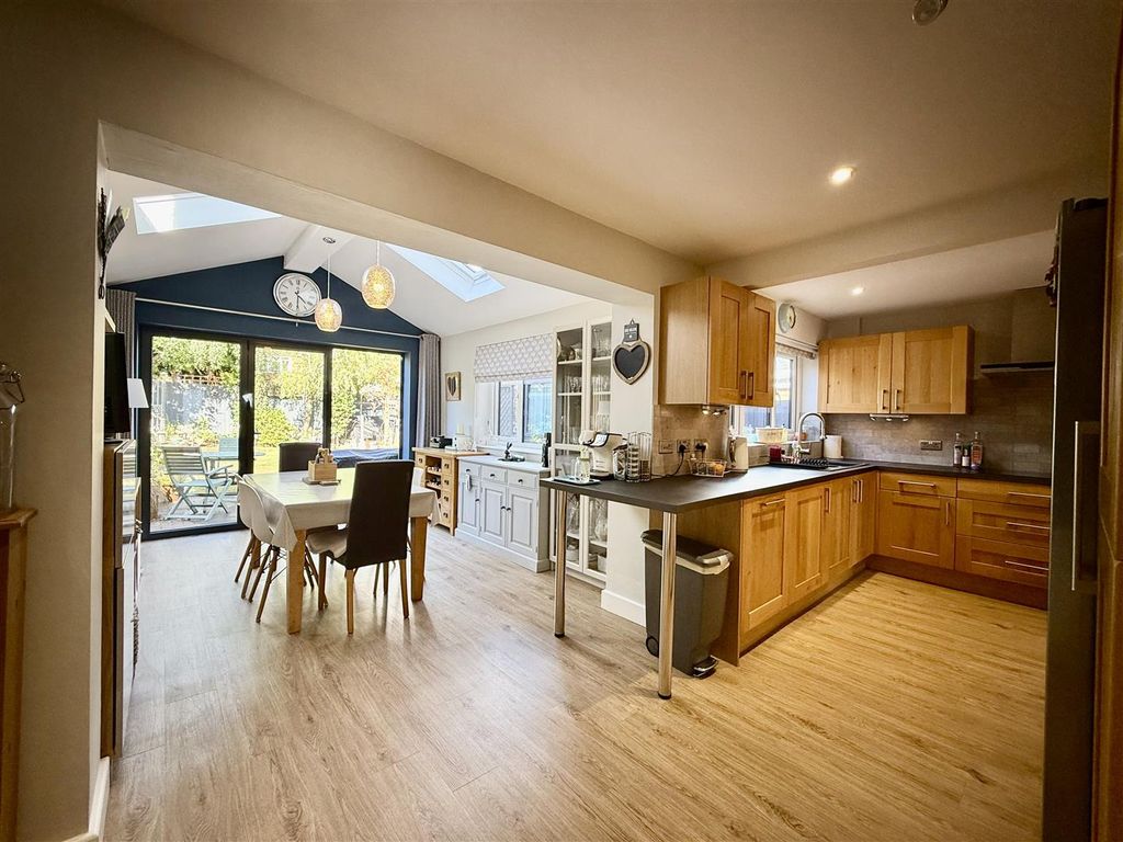 Property photo 2 of 25 2