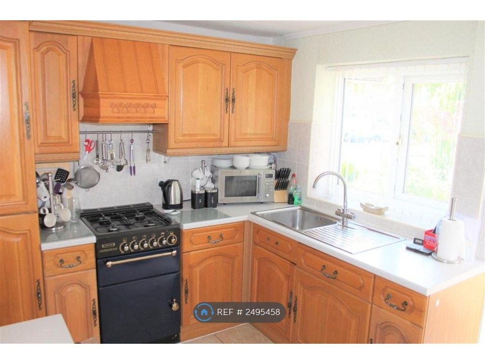 Property photo 2 of 12 Kitchen