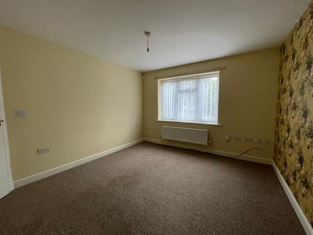 Property photo 1 of 6 Living Room