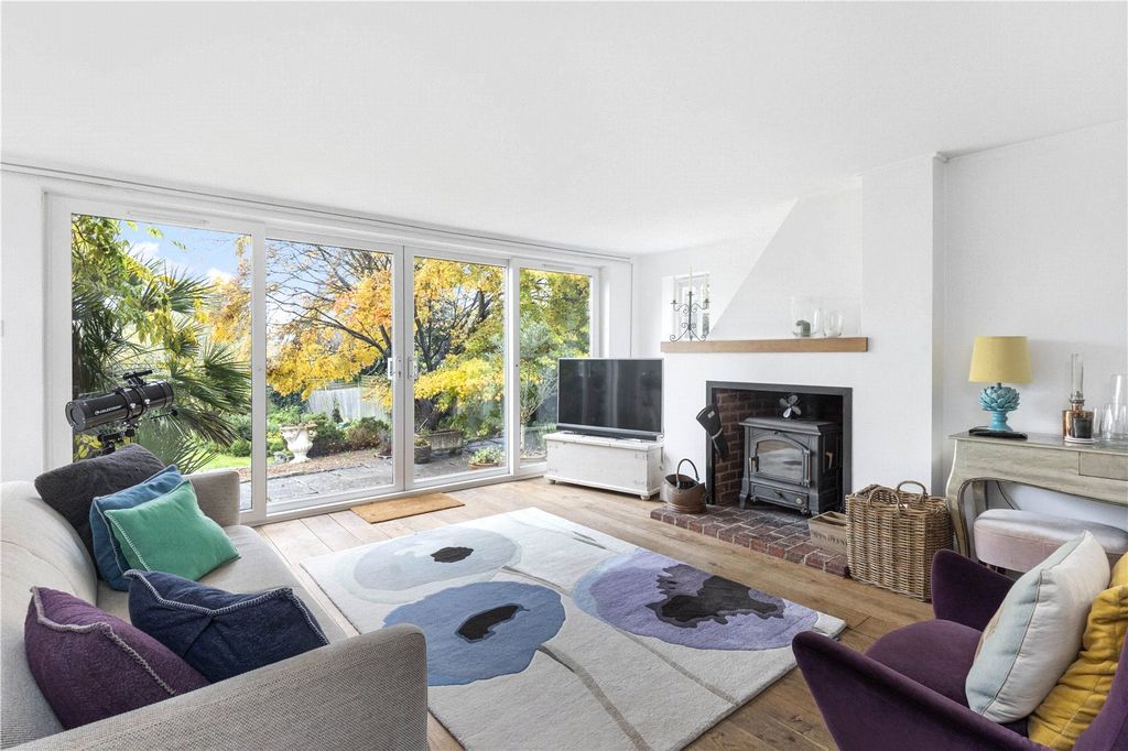Property photo 2 of 18 Sitting Room