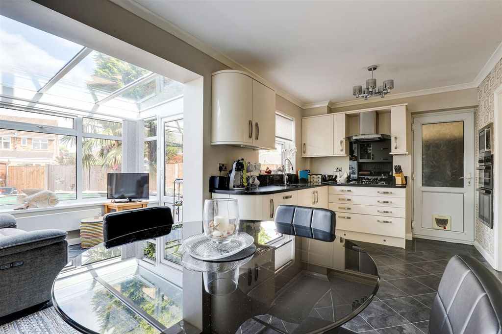 Property photo 2 of 27