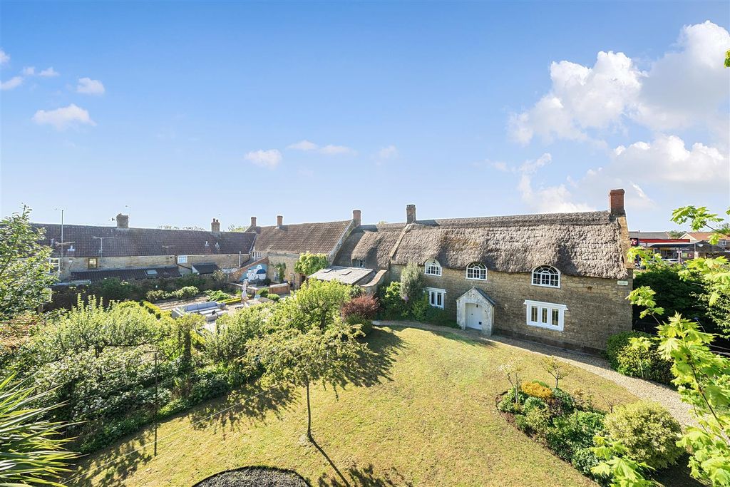 Property photo 1 of 38 Lindum House & The Hayloft