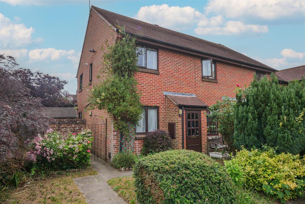 Property photo 1 of 11 Approach
