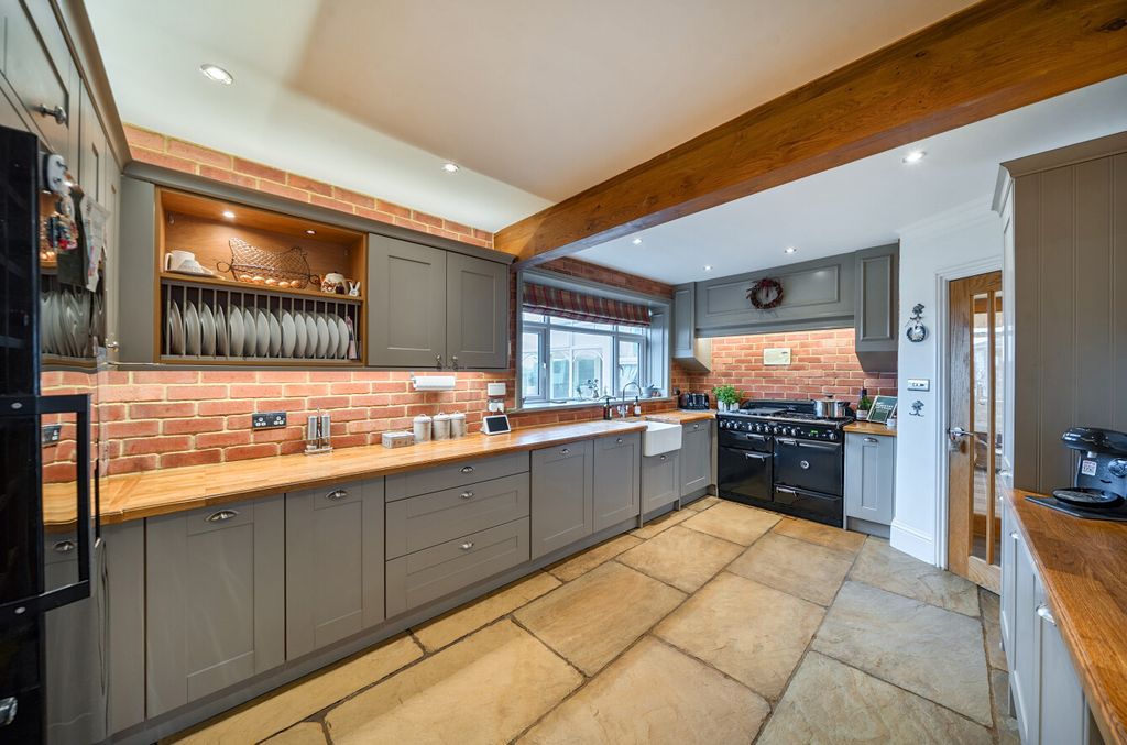 Property photo 2 of 31 Kitchen