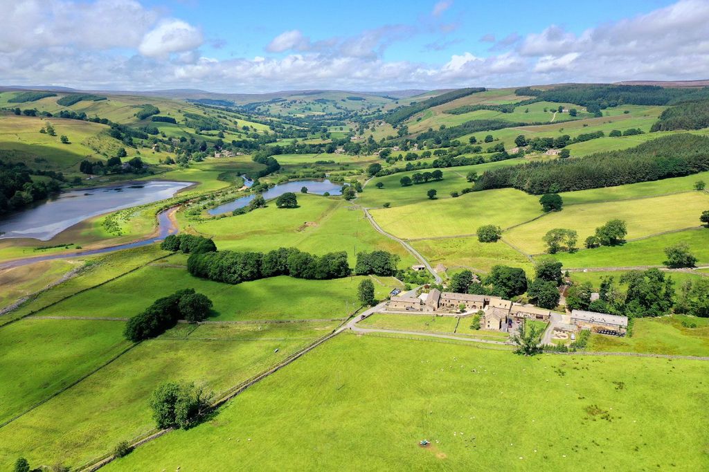 Property photo 2 of 30