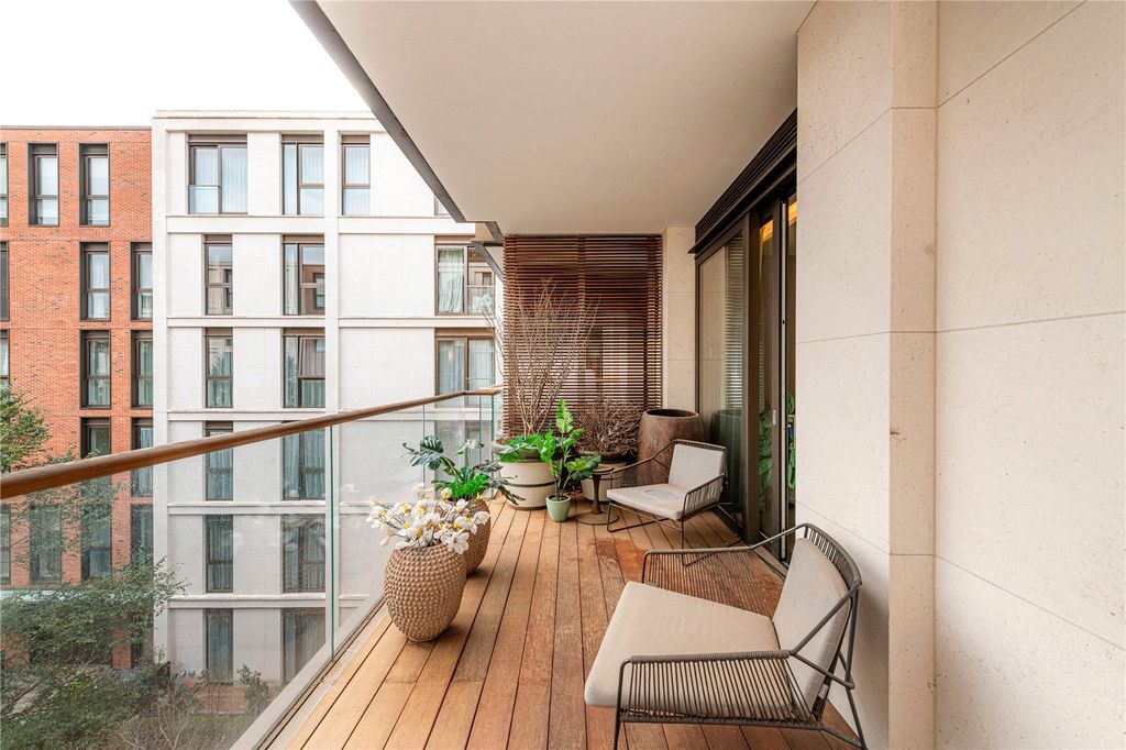 Property photo 3 of 14 Balcony