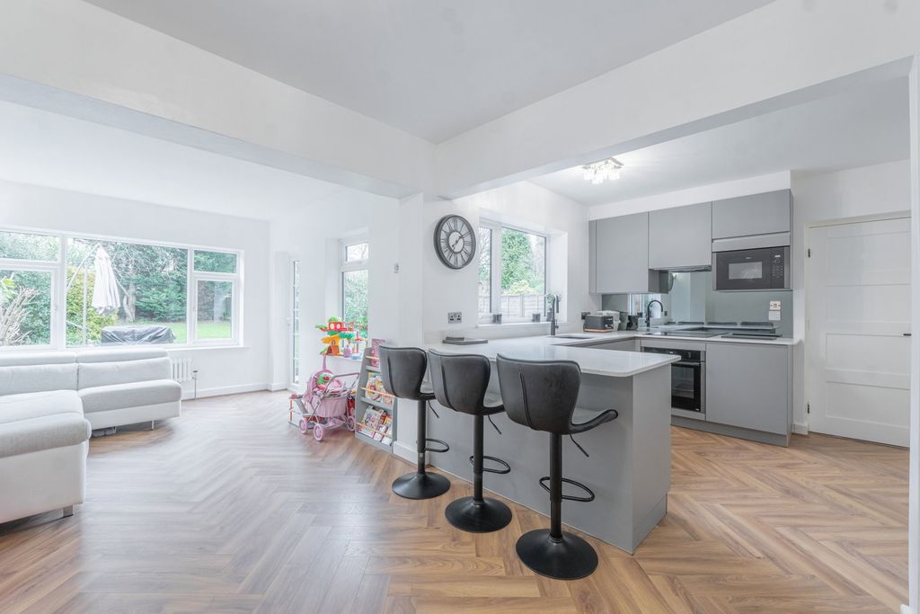 Property photo 3 of 36