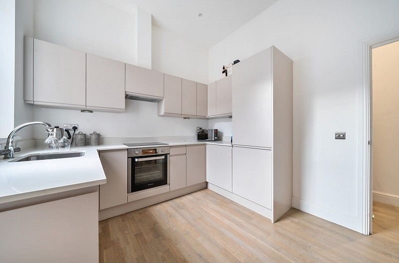 Property photo 2 of 10 Kitchen