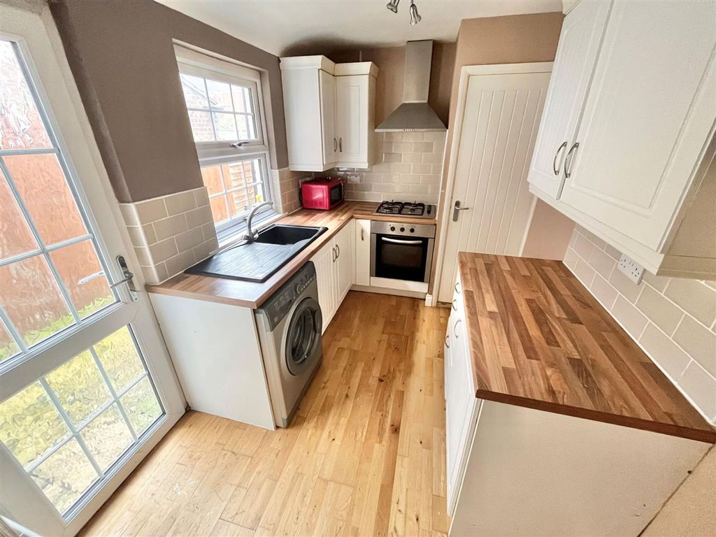 Property photo 1 of 7 Kitchen