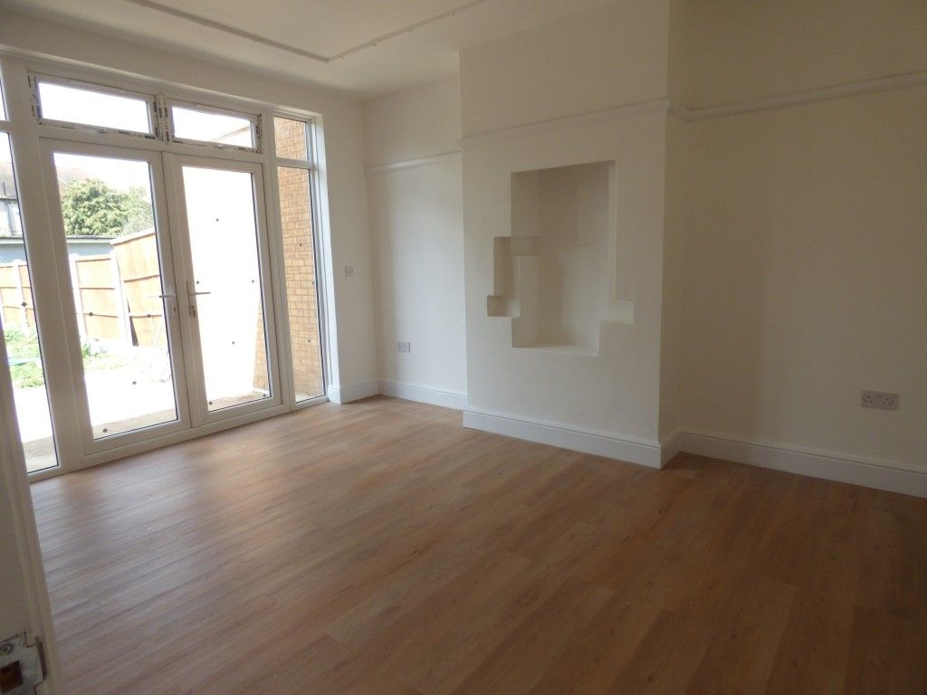 Property photo 3 of 9 Dinning