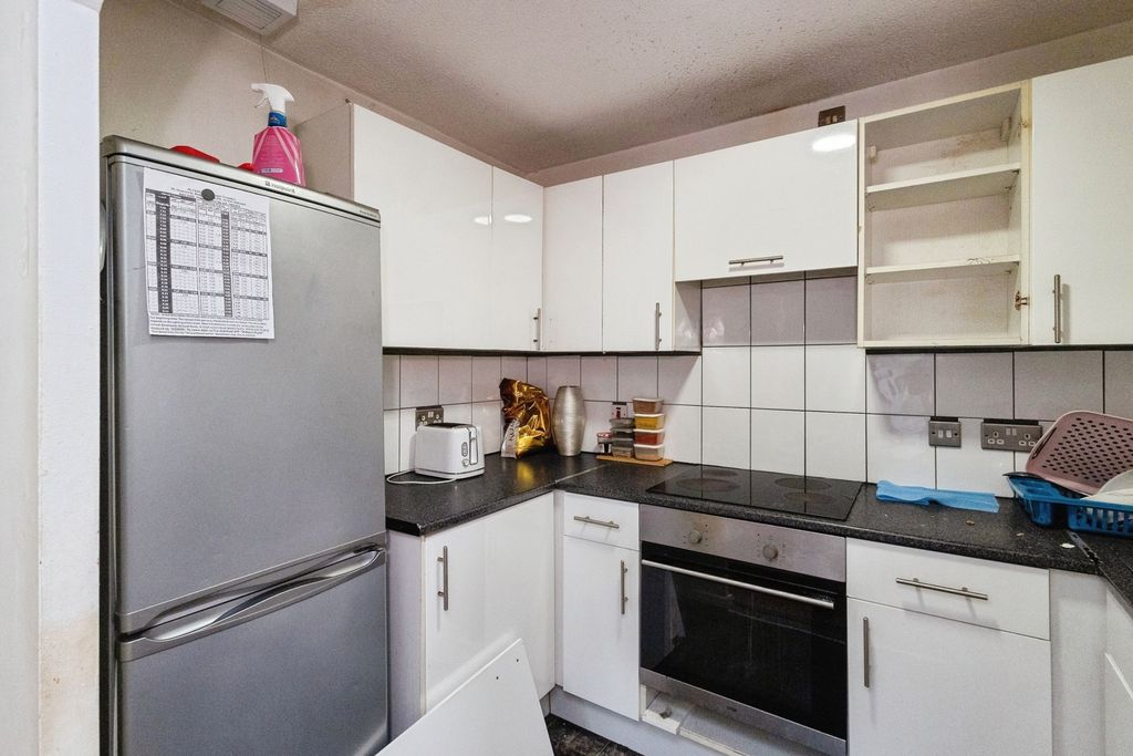 Property photo 3 of 11 Pbox-Img.Jpg