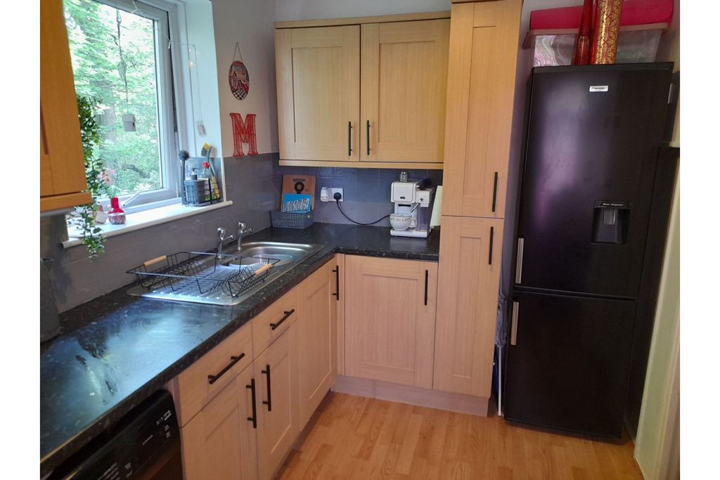 Property photo 3 of 4