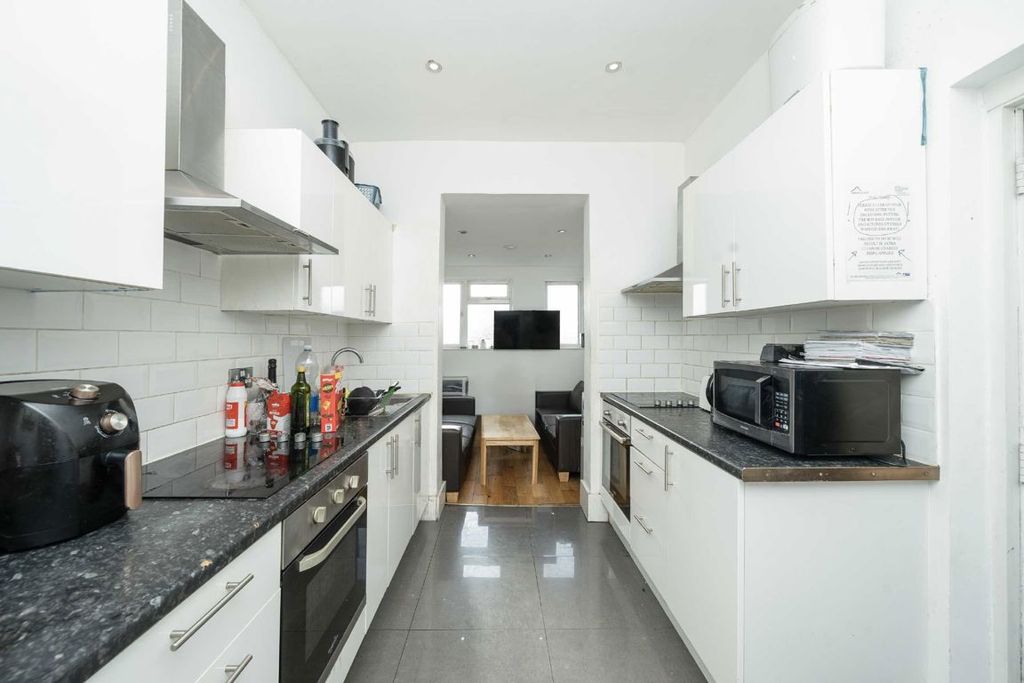 Property photo 2 of 4