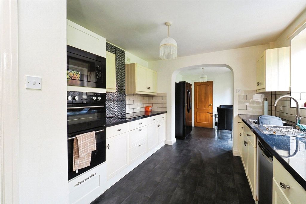 Property photo 2 of 21 Picture No. 24