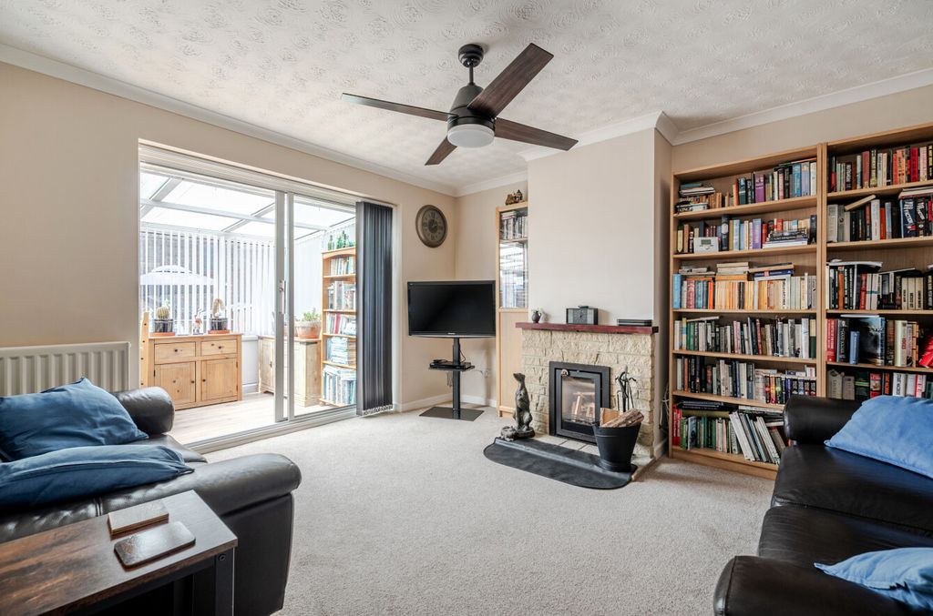 Property photo 3 of 16 Living Room