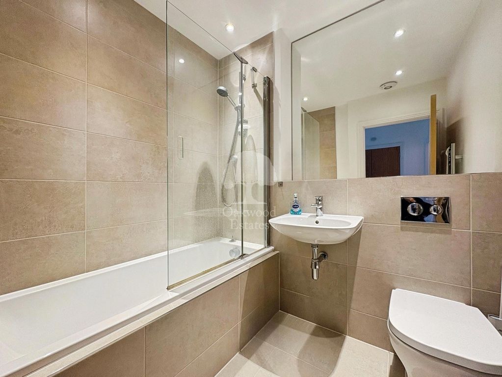 Property photo 3 of 11 Family Bathroom