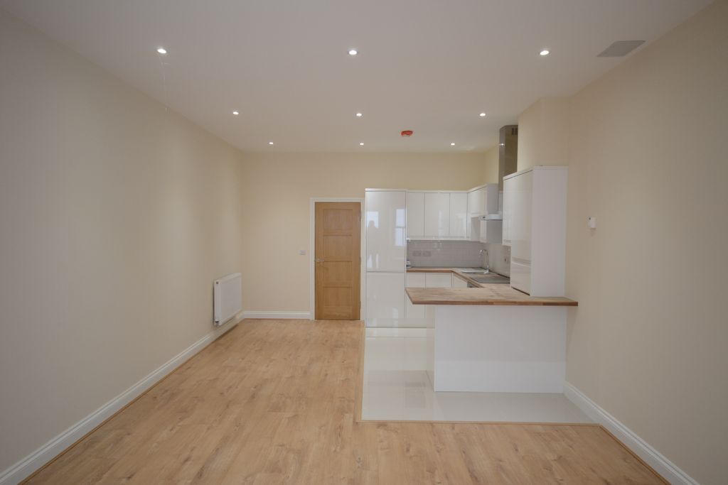 Property photo 3 of 9 Photo 03