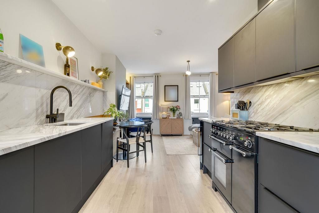 Property photo 1 of 23 Winfrithroad16B-33.Jpg