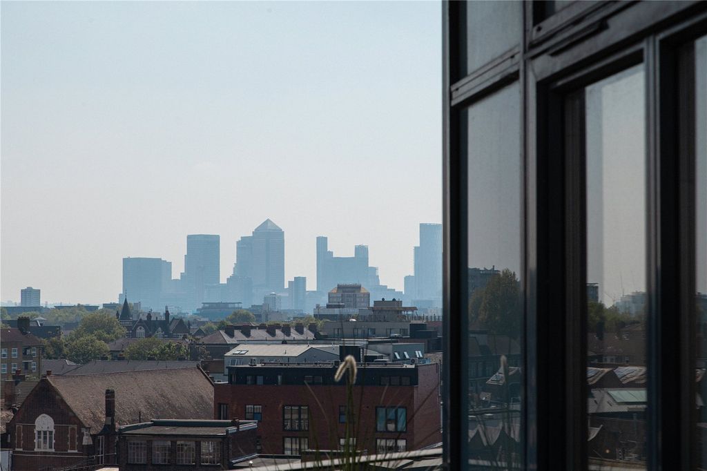 Property photo 3 of 13 Cordwainer House, E8