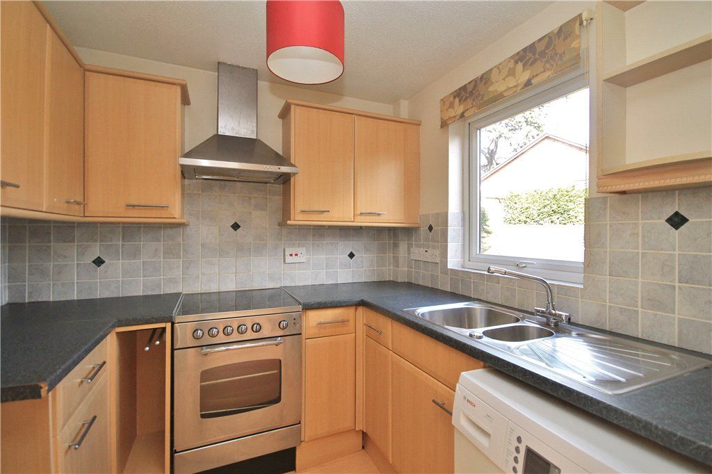 Property photo 3 of 9 Kitchen