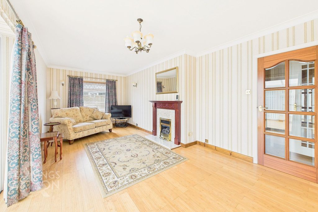 Property photo 2 of 25