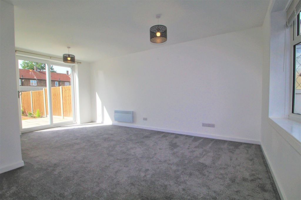 Property photo 2 of 15 Lounge