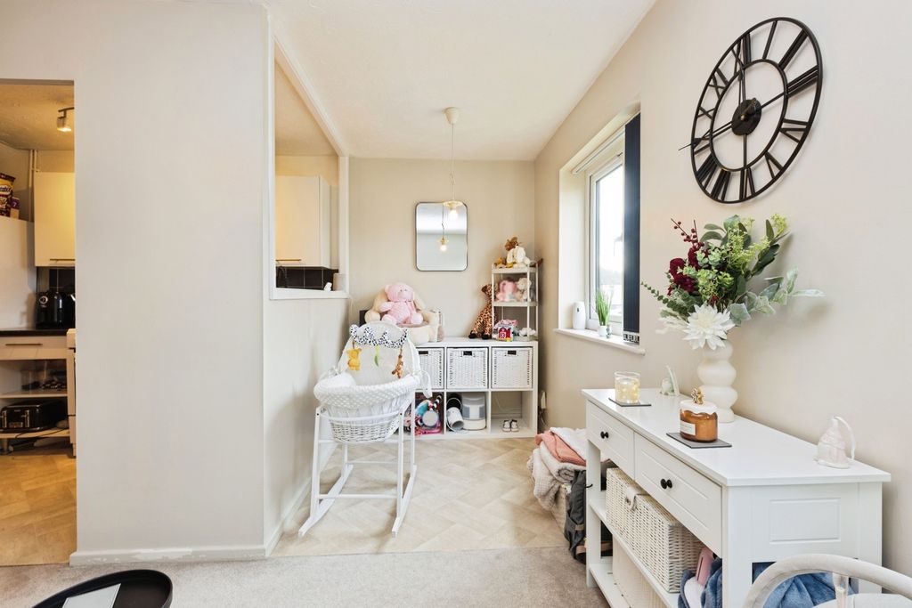 Property photo 3 of 9 Pbox-Img.Jpg