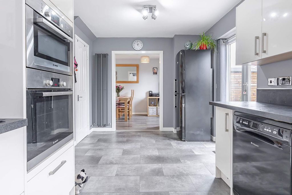 Property photo 3 of 22 Kitchen