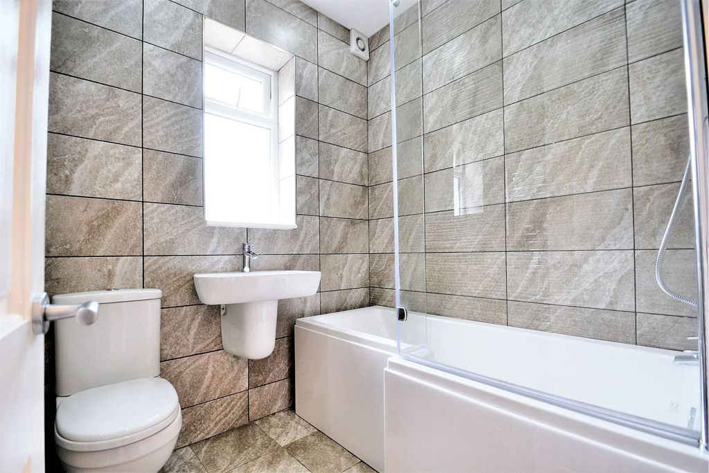 Property photo 3 of 19 Photo 7