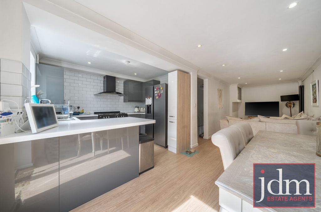 Property photo 3 of 8 Reception