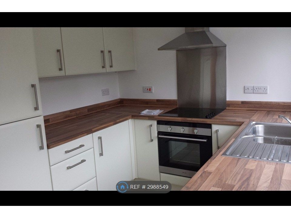 Property photo 3 of 8 Kitchen
