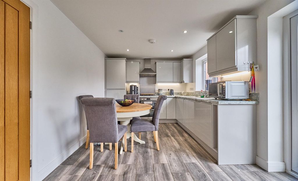 Property photo 3 of 11 Kitchen/Diner