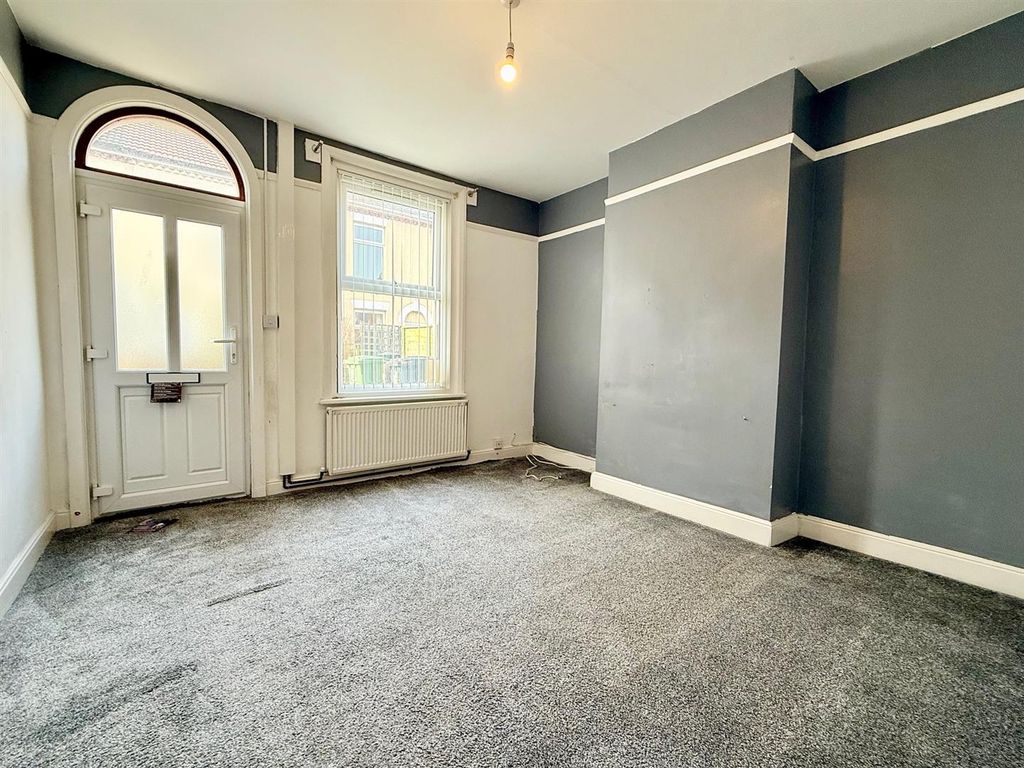 Property photo 2 of 9 Lounge