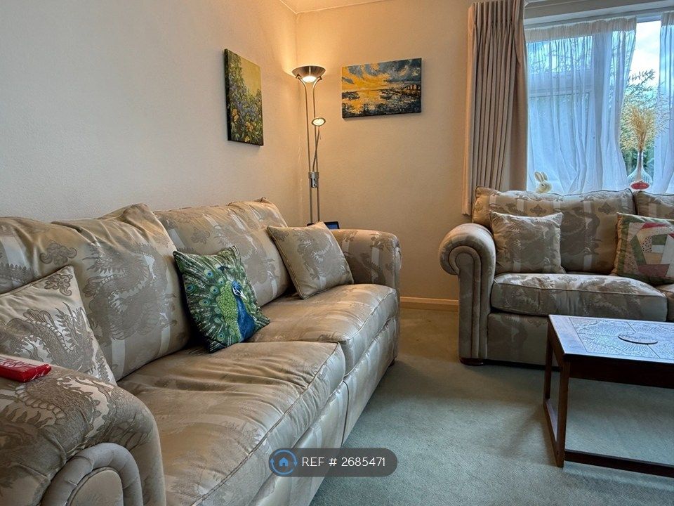 Property photo 2 of 33 Living Room