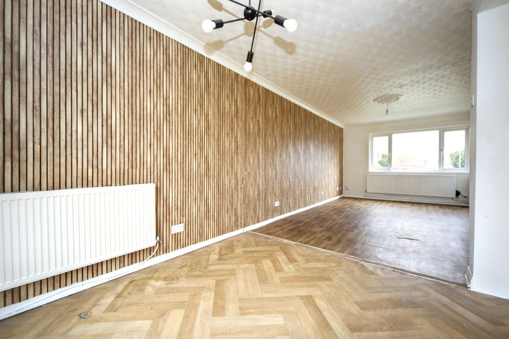 Property photo 2 of 23