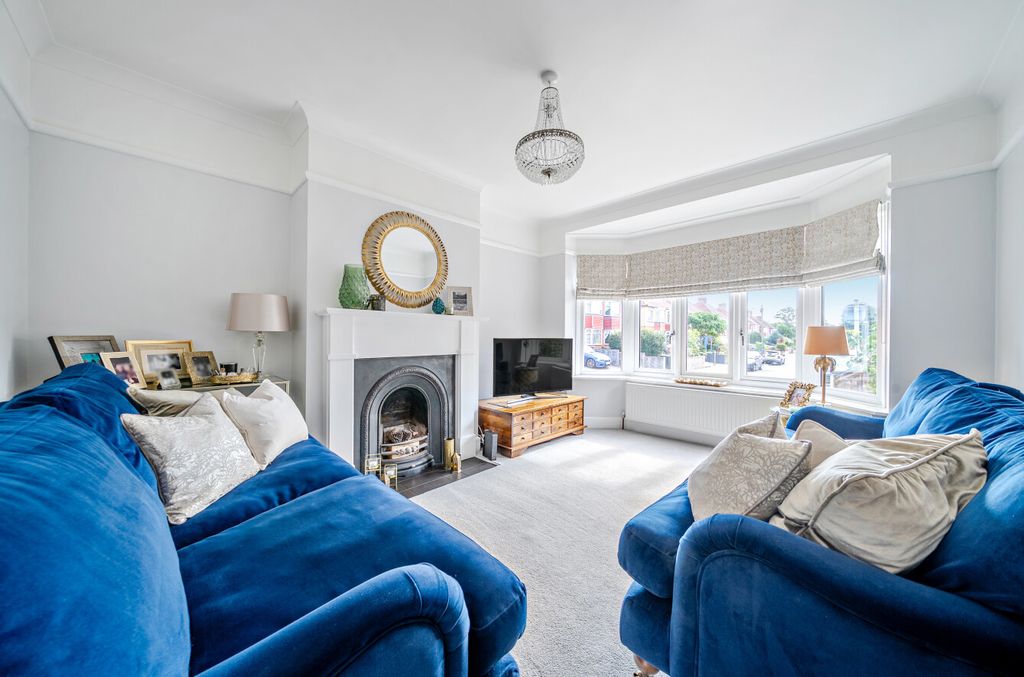 Property photo 2 of 13 1356335-23-68d162...