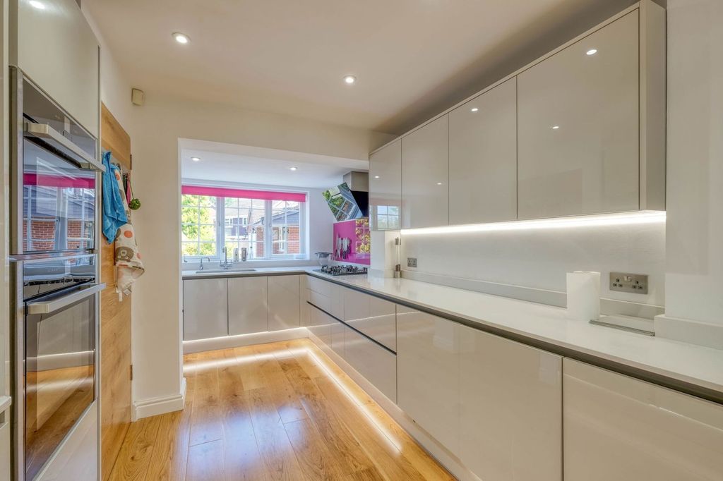 Property photo 2 of 24